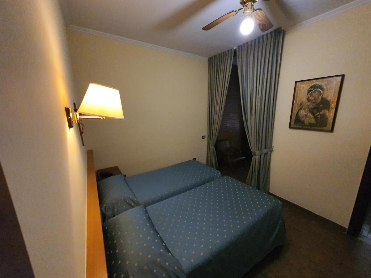 Suore Concezioniste Missionarie - Carmen Salles Roma Bed & Breakfast Luaran gambar