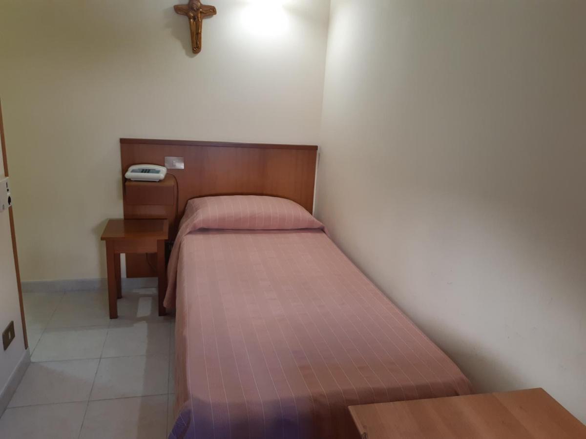 Suore Concezioniste Missionarie - Carmen Salles Roma Bed & Breakfast Luaran gambar